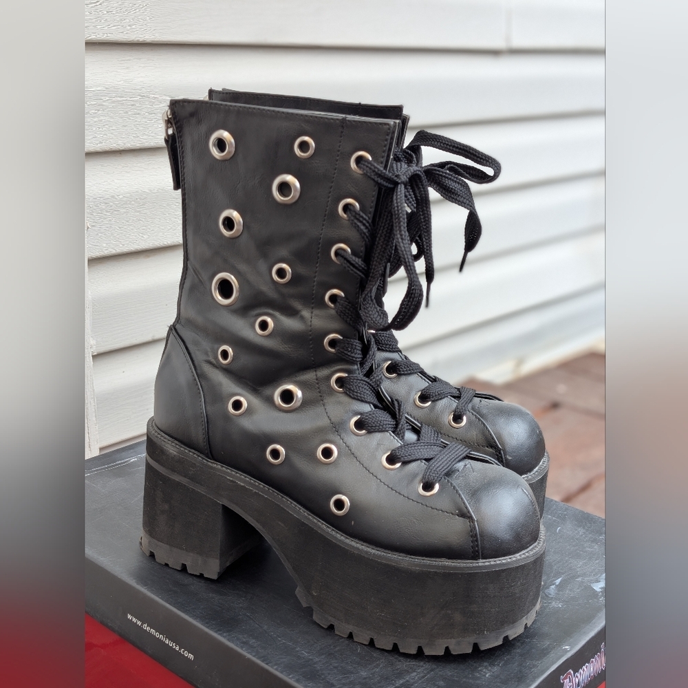 Demonia Ranger 310 Platform Boots